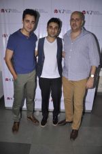 Imran Khan at Ashvin Gidwani_s Theatrical comedy Battle of Da Sexes with Indian comedian Vir Das in Mumbai on 13th Sept 2013 (29).JPG
